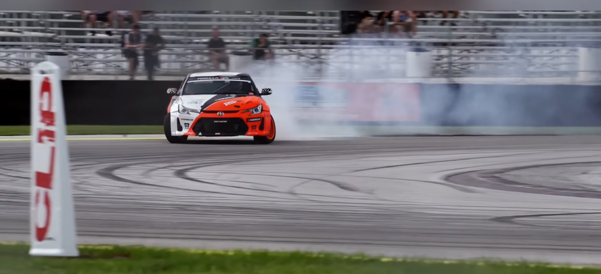 Driving Techniques – track-day photography article hero image